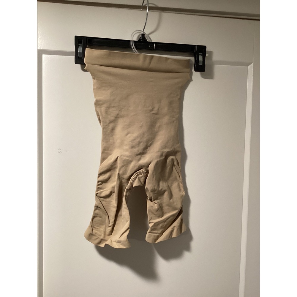 SKIMS Sculpting Short Mid Thigh Sand Shapewear High Waist S/M S-M
